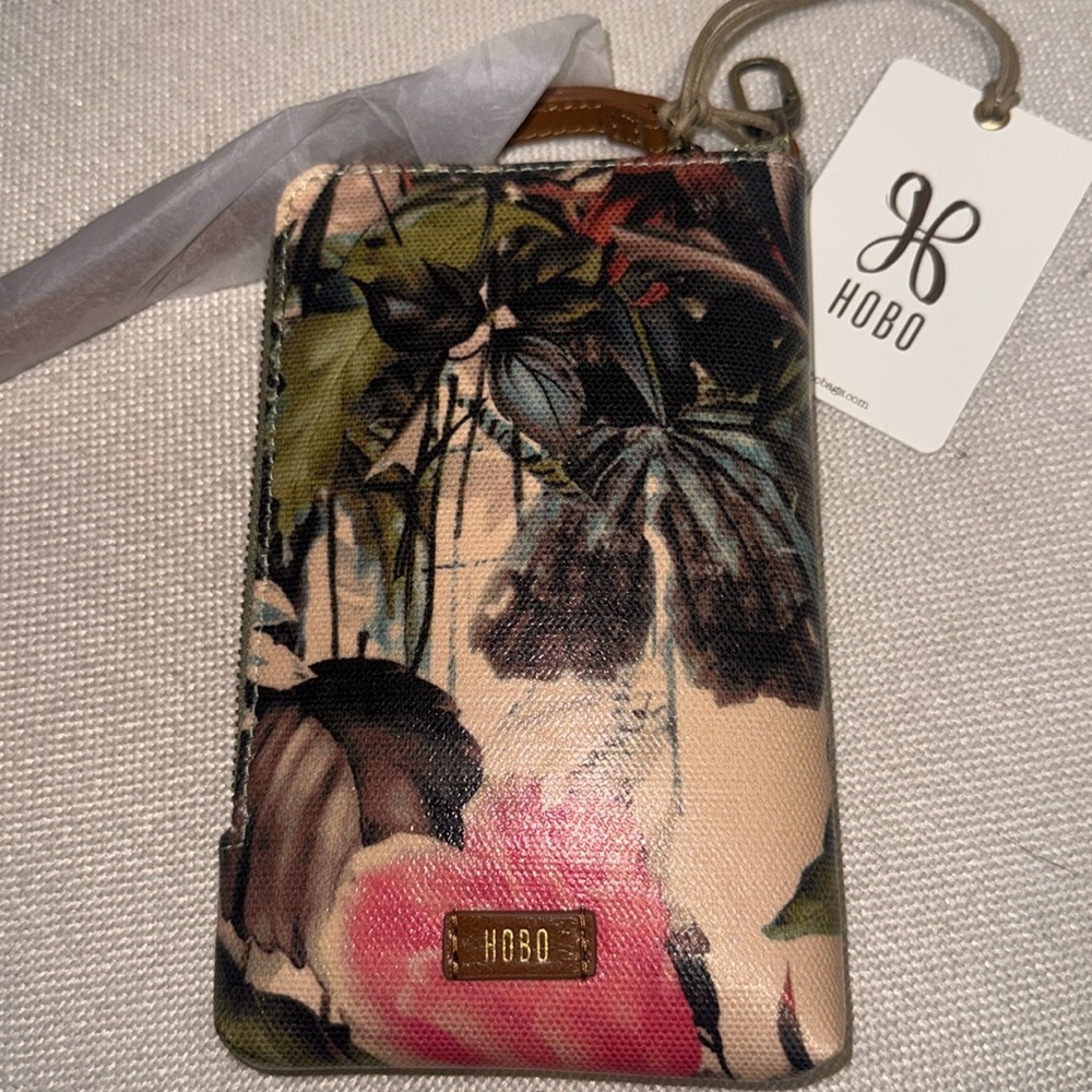 NWT, HOBO lbotanical floral  wristlet.